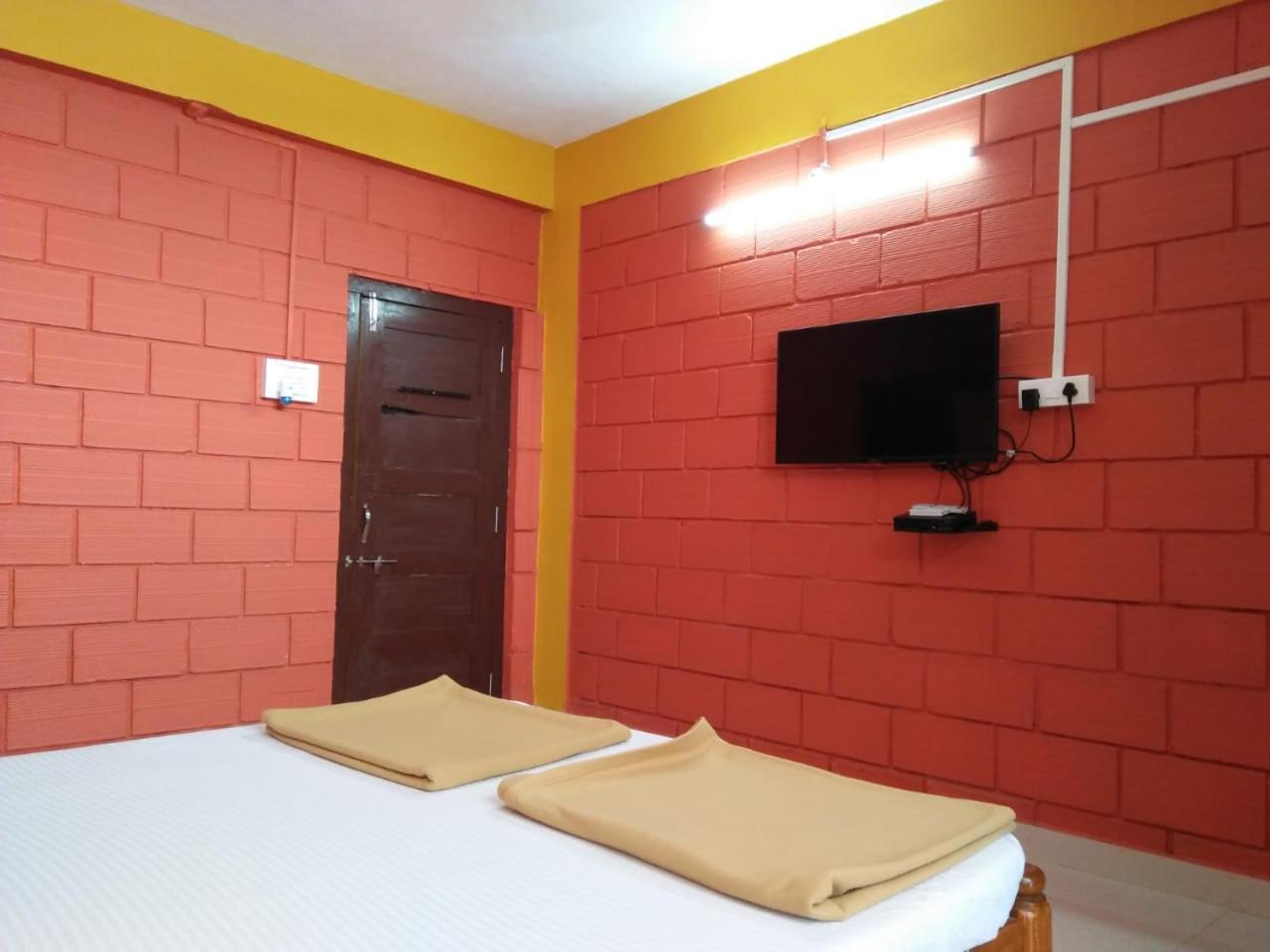 جوكارنا Shanthi Krishna Residency الغرفة الصورة