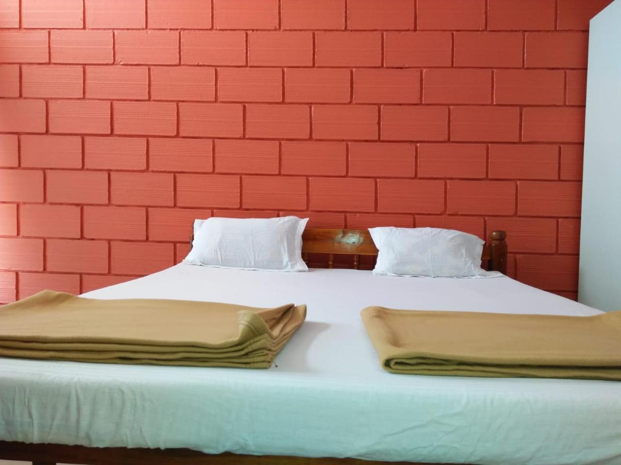 جوكارنا Shanthi Krishna Residency الغرفة الصورة
